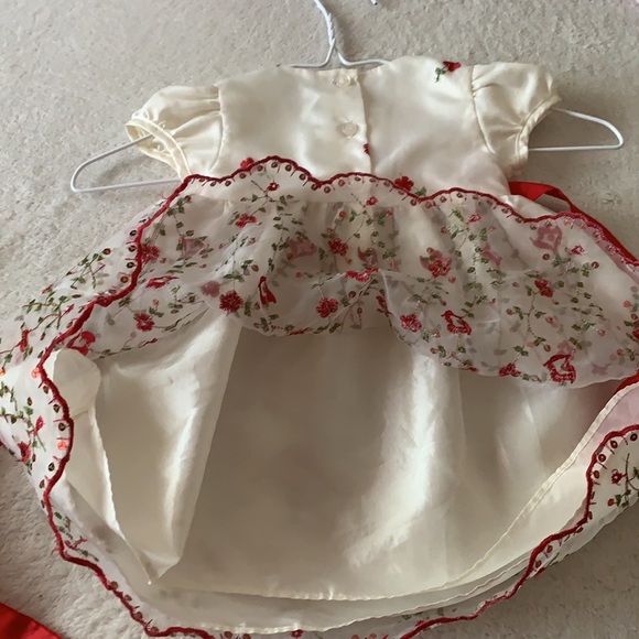 La Princess dress for a 12 months old baby girl. - Picture 4 of 8